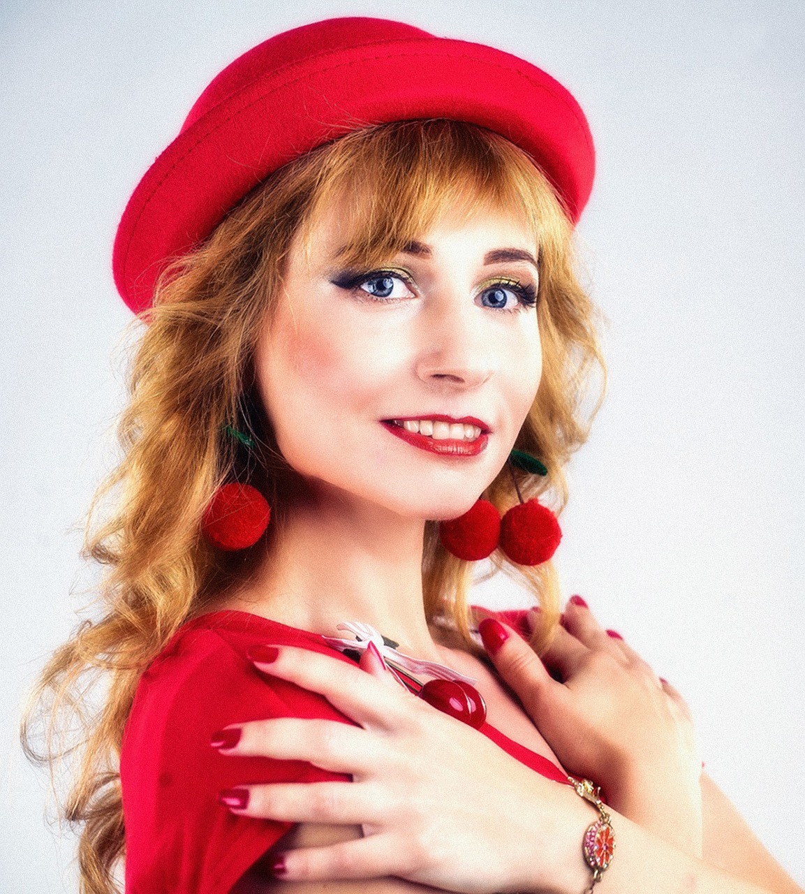 fashion model, fashion, feyshn, style, brightly, makeup, visage, makeup artist, red, red clothes, red hat, young woman, woman, people, portrait, person, smile, positively, laughter, visage, visage, visage, visage, visage